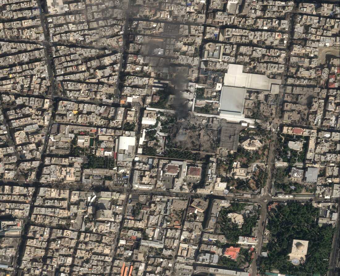 Palacio de Jamenéi destruido con fuente de npr