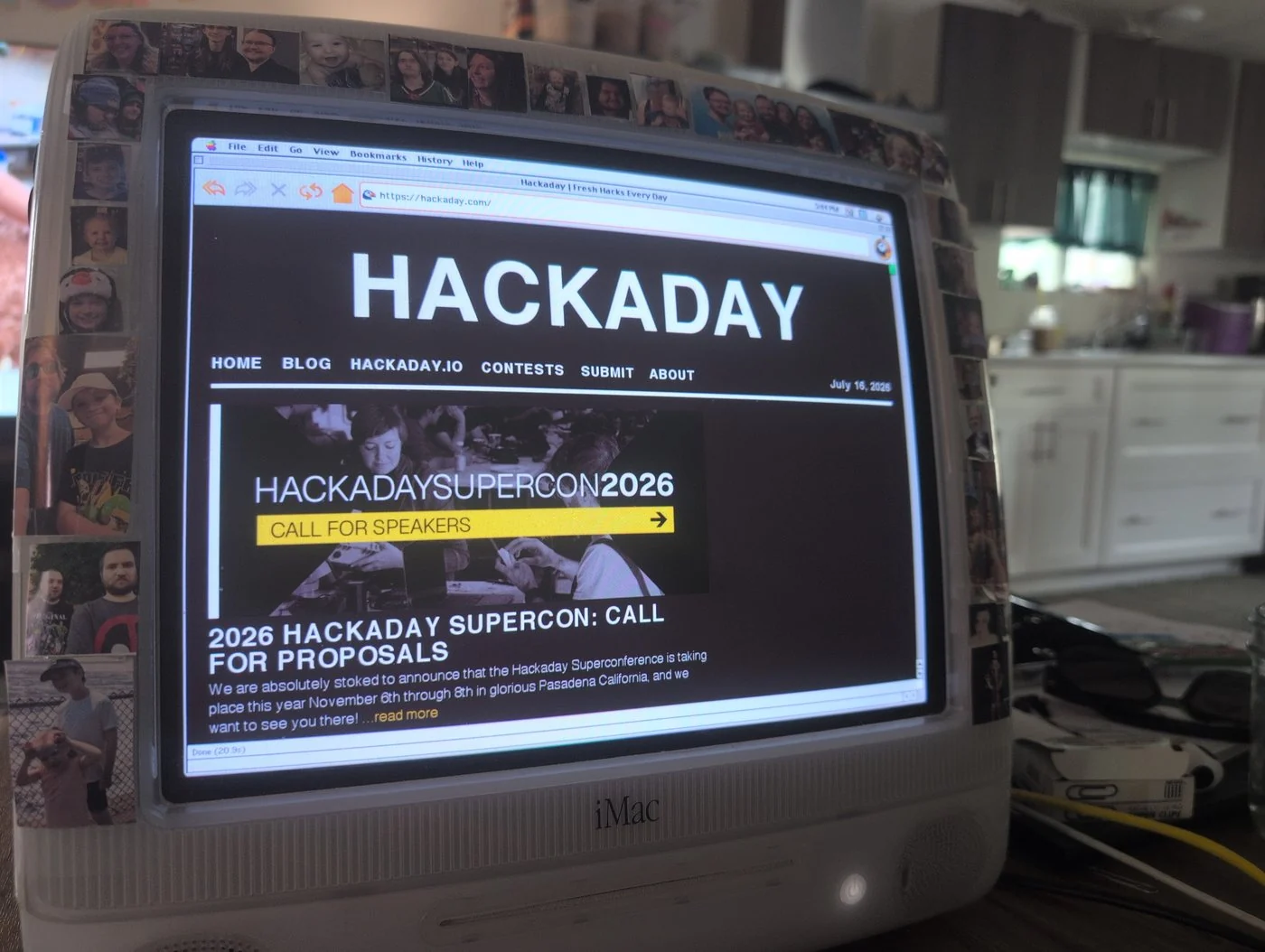 MacSurf 2.0.5 rendering hackaday.com on a Power Macintosh G3 iMac