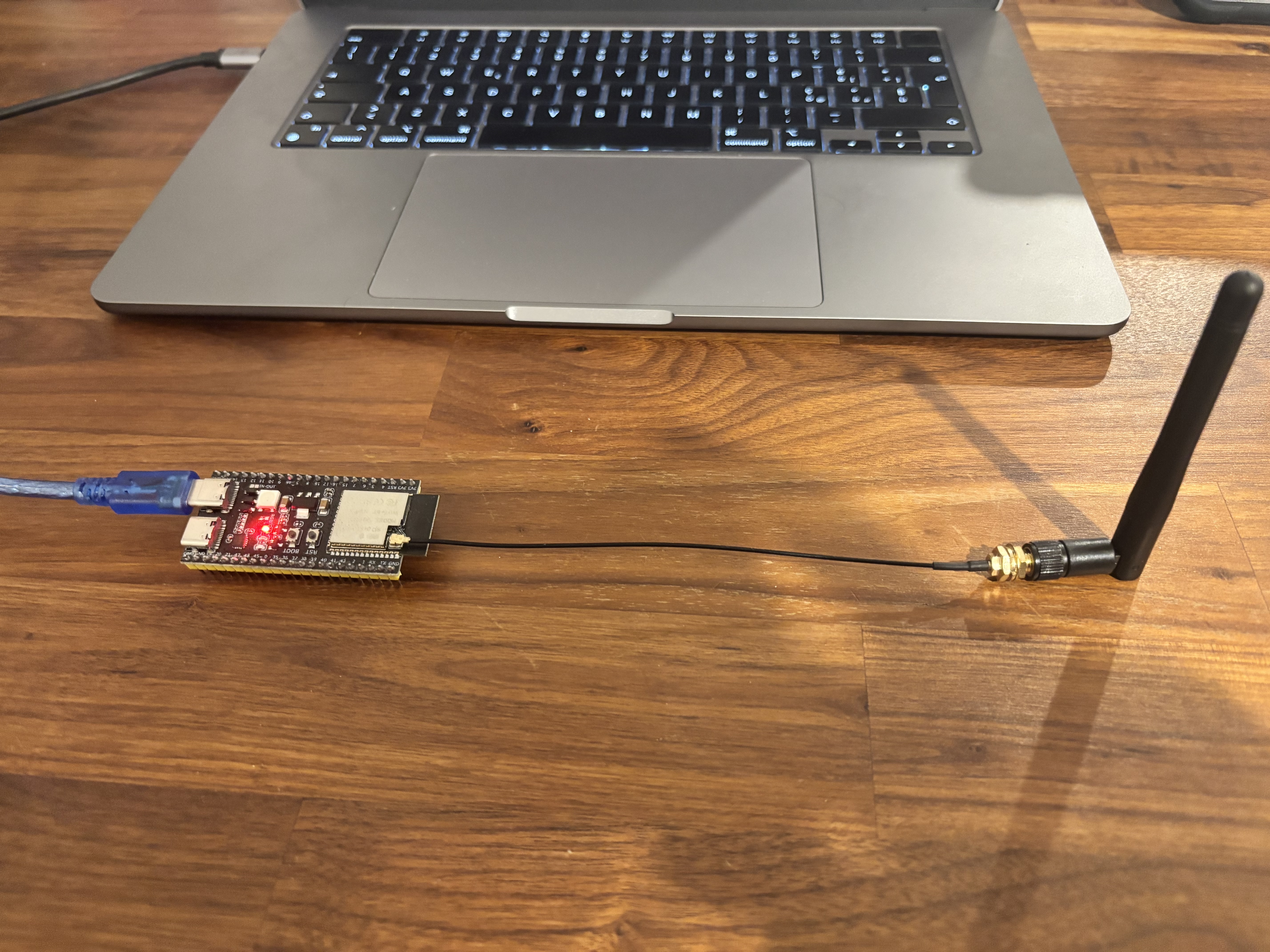 3 x 외장 안테나가 있는 ESP32-S3 DevKit 번들